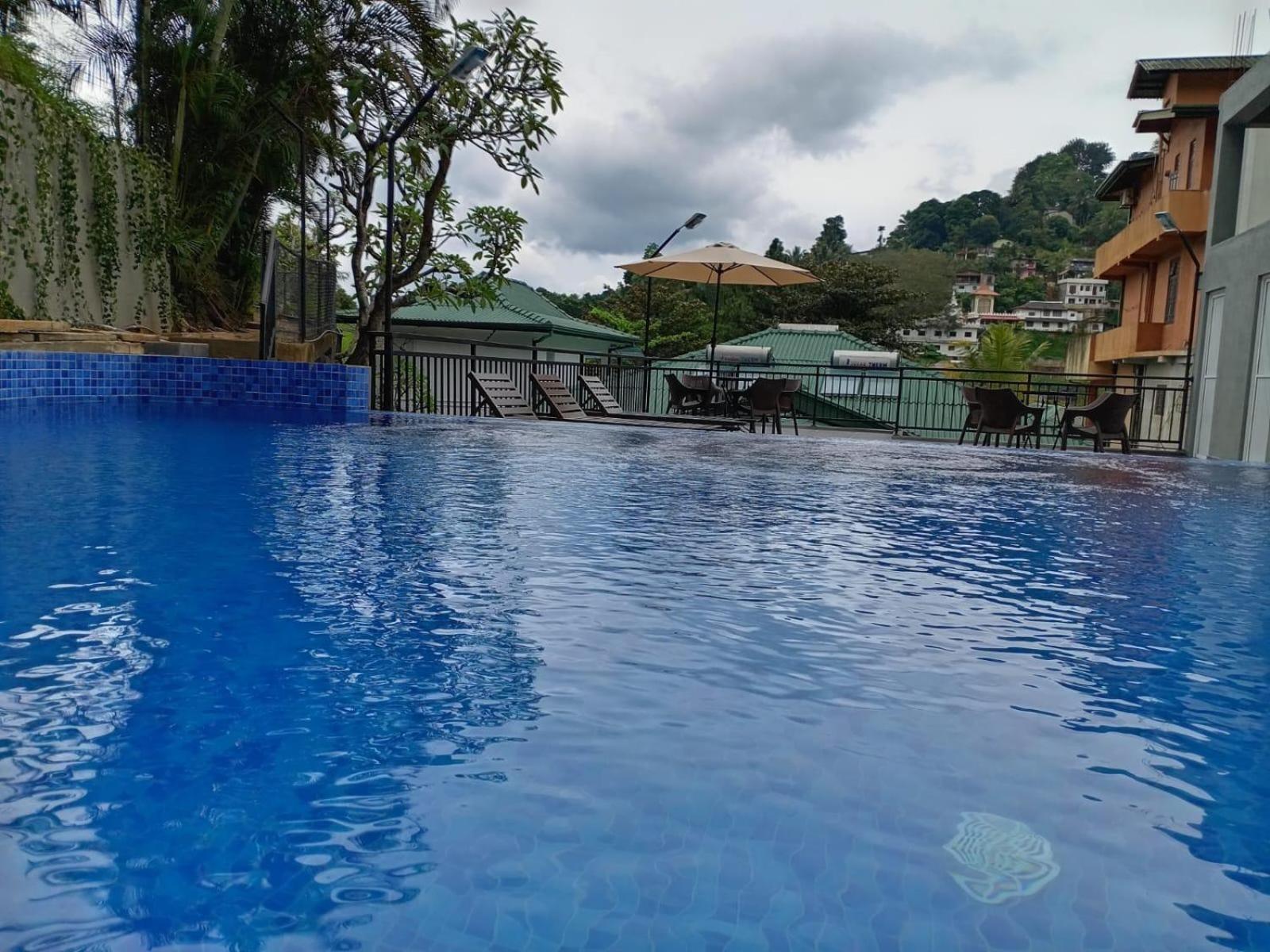 Hotel Travellers Nest Kandy Eksteriør bilde