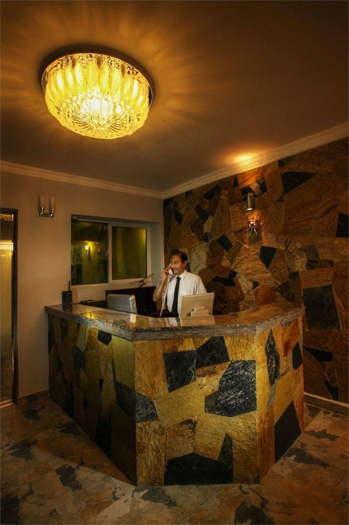 Hotel Travellers Nest Kandy Eksteriør bilde